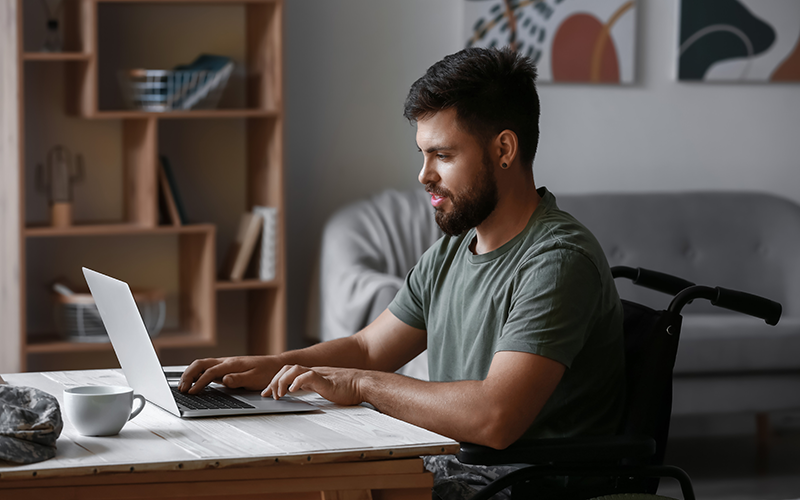 veteran on laptop